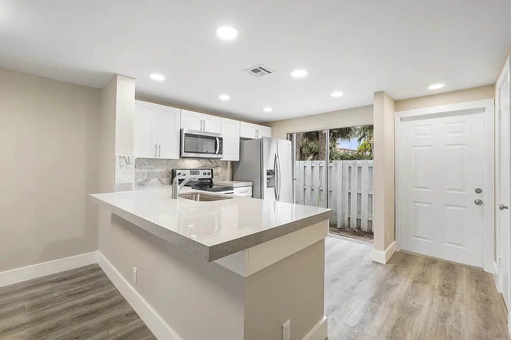 2747 NE 15th St, Pompano Beach, FL 33062