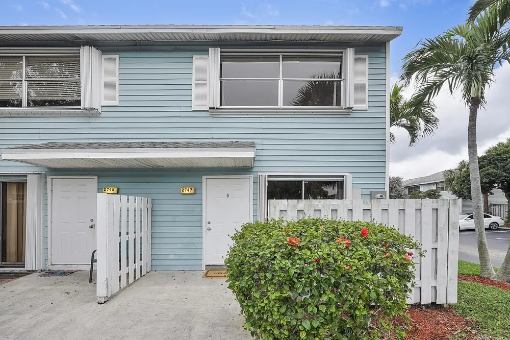 2747 NE 15th St, Pompano Beach, FL 33062