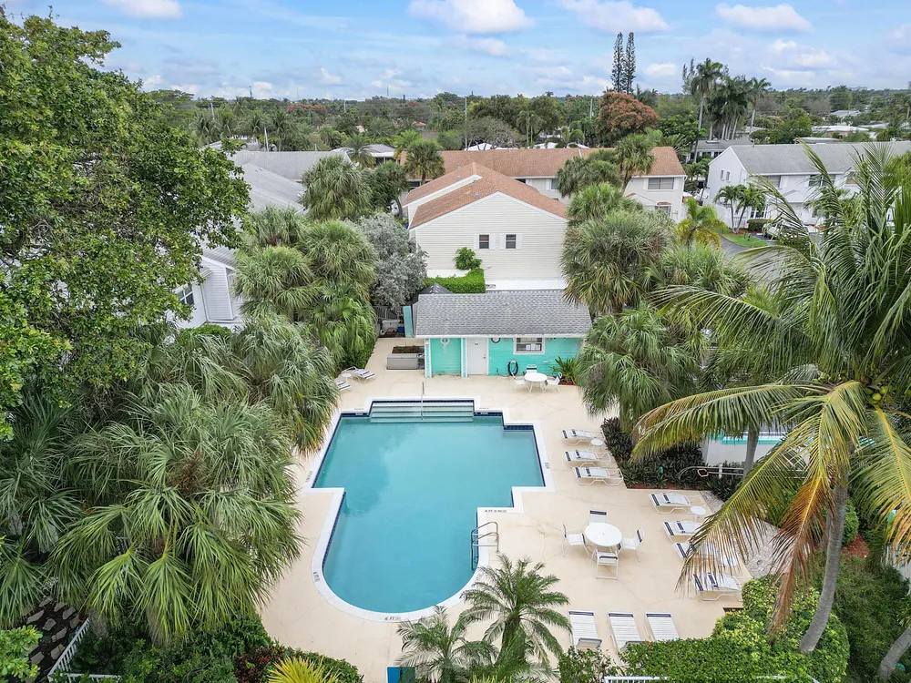 2747 NE 15th St, Pompano Beach, FL 33062