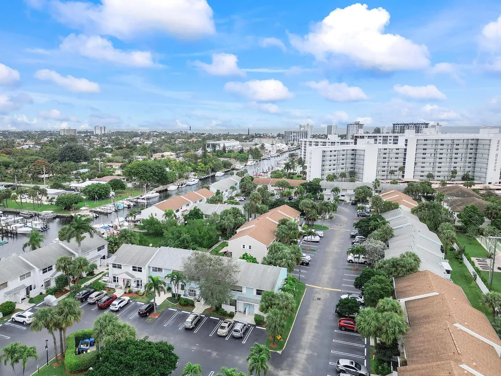 2747 NE 15th St, Pompano Beach, FL 33062