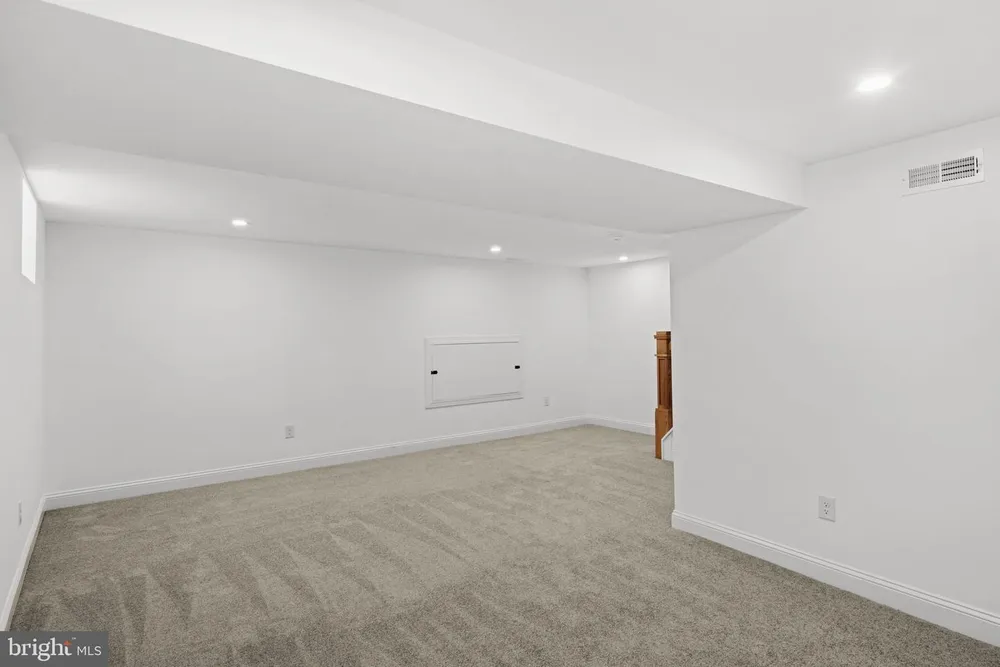 105 Paper Mill Rd, Oreland, PA 19075