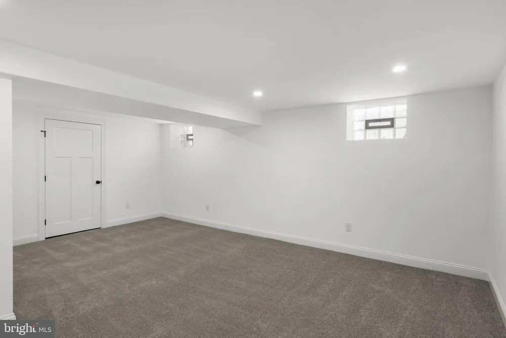105 Paper Mill Rd, Oreland, PA 19075