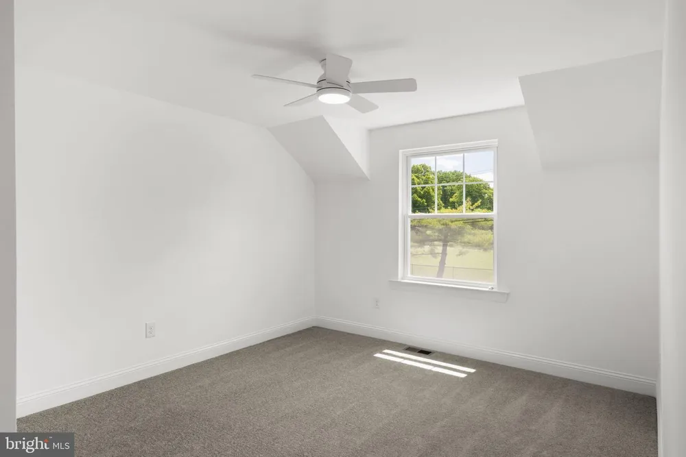 105 Paper Mill Rd, Oreland, PA 19075