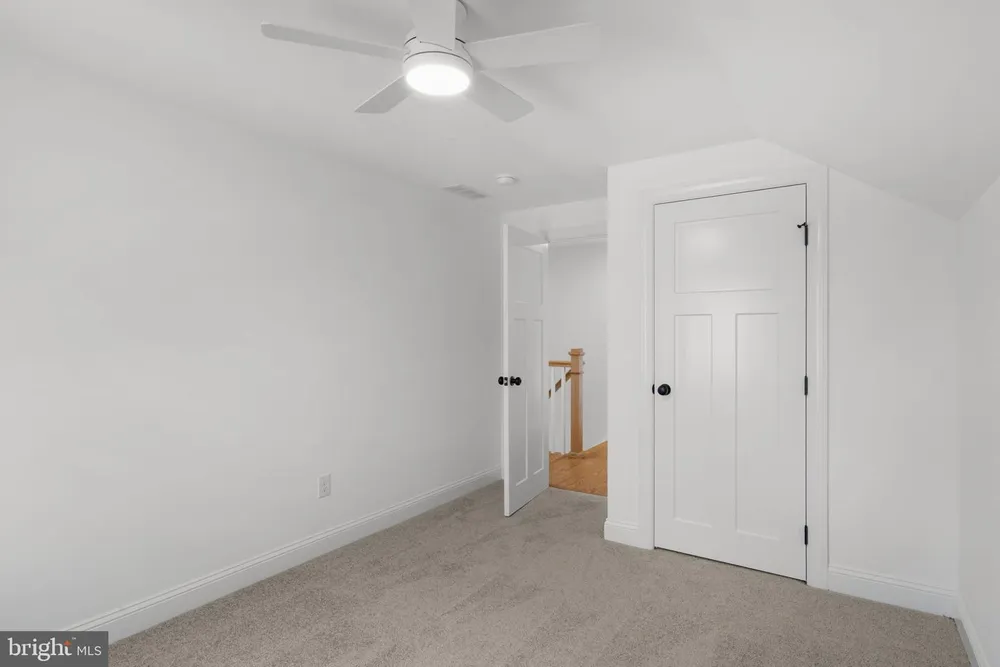 105 Paper Mill Rd, Oreland, PA 19075