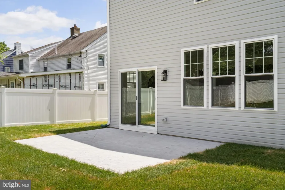 105 Paper Mill Rd, Oreland, PA 19075