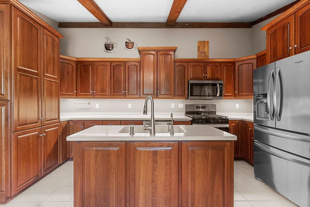 389 Sunlite Dr, Oneida, WI 54155-9218