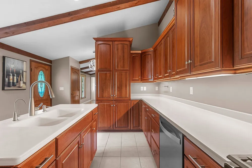 389 Sunlite Dr, Oneida, WI 54155-9218