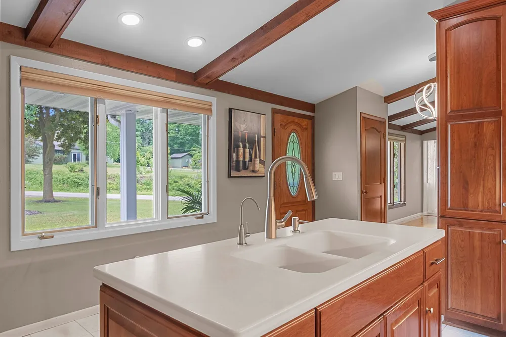 389 Sunlite Dr, Oneida, WI 54155-9218