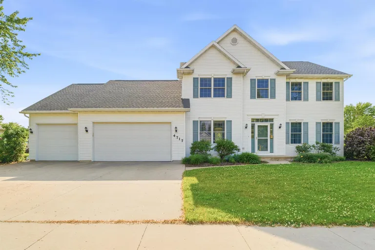 4717 N Tanglewood Dr, Appleton, WI 54913