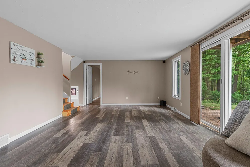 389 Sunlite Dr, Oneida, WI 54155-9218