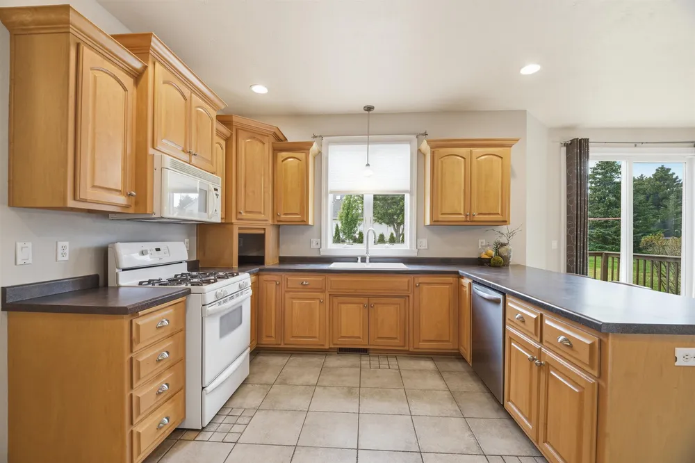 4717 N Tanglewood Dr, Appleton, WI 54913