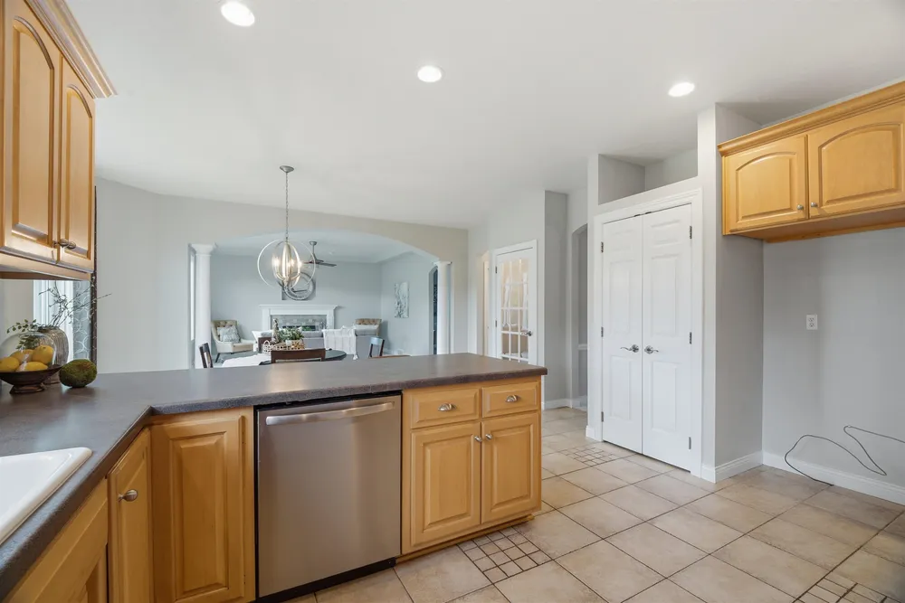 4717 N Tanglewood Dr, Appleton, WI 54913