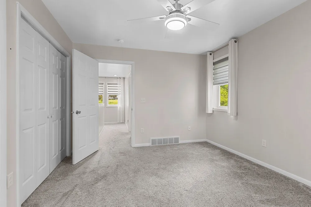 389 Sunlite Dr, Oneida, WI 54155-9218