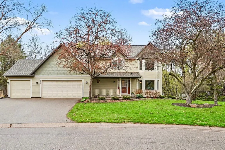675 Bridle Ridge Circle, Eagan, MN 55123