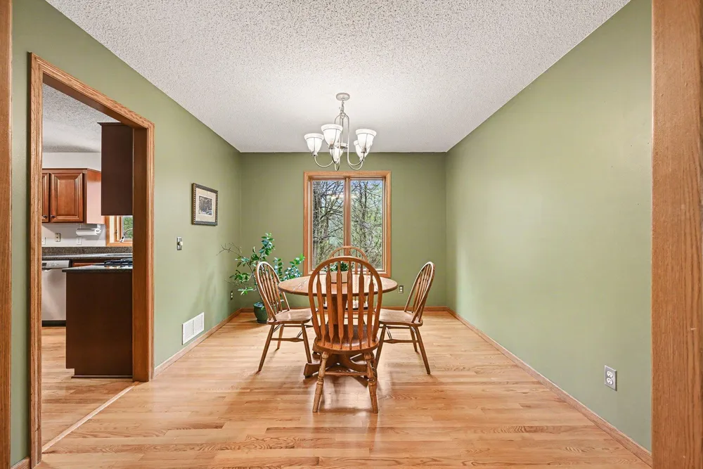 675 Bridle Ridge Circle, Eagan, MN 55123