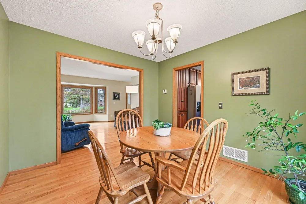 675 Bridle Ridge Circle, Eagan, MN 55123