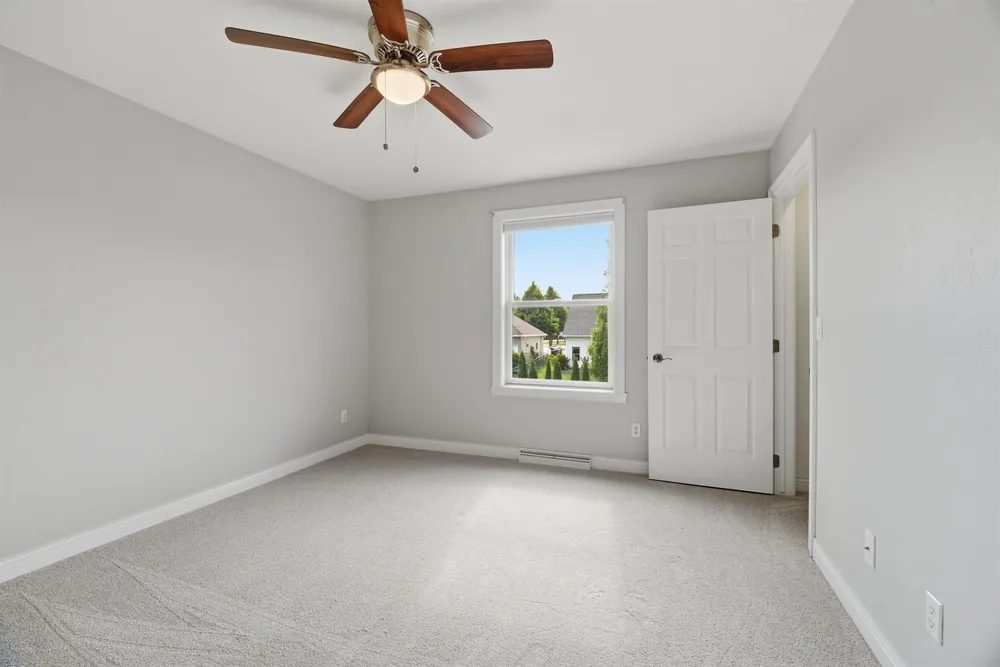 4717 N Tanglewood Dr, Appleton, WI 54913