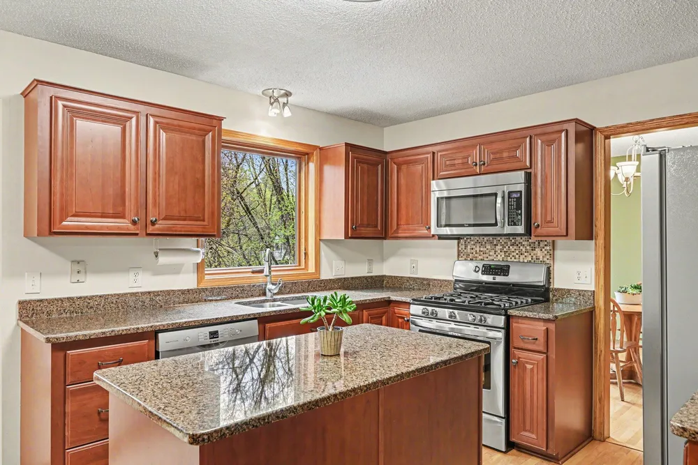 675 Bridle Ridge Circle, Eagan, MN 55123
