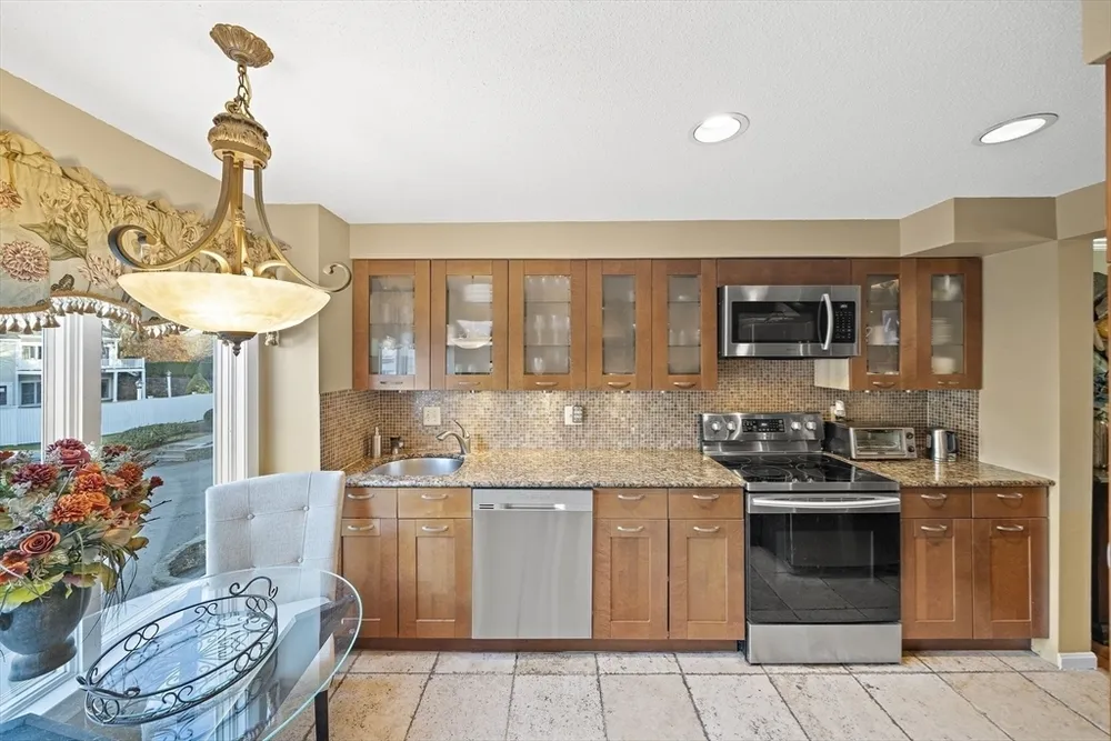 86 Abington Rd, Danvers, MA 01923