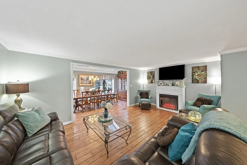86 Abington Rd, Danvers, MA 01923