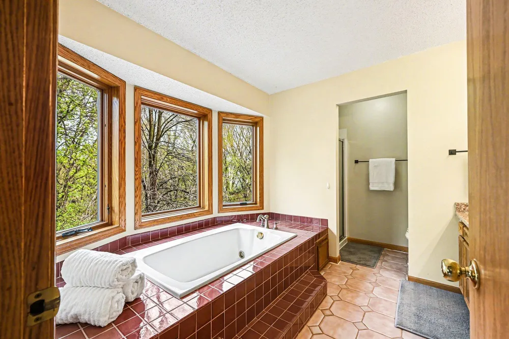 675 Bridle Ridge Circle, Eagan, MN 55123