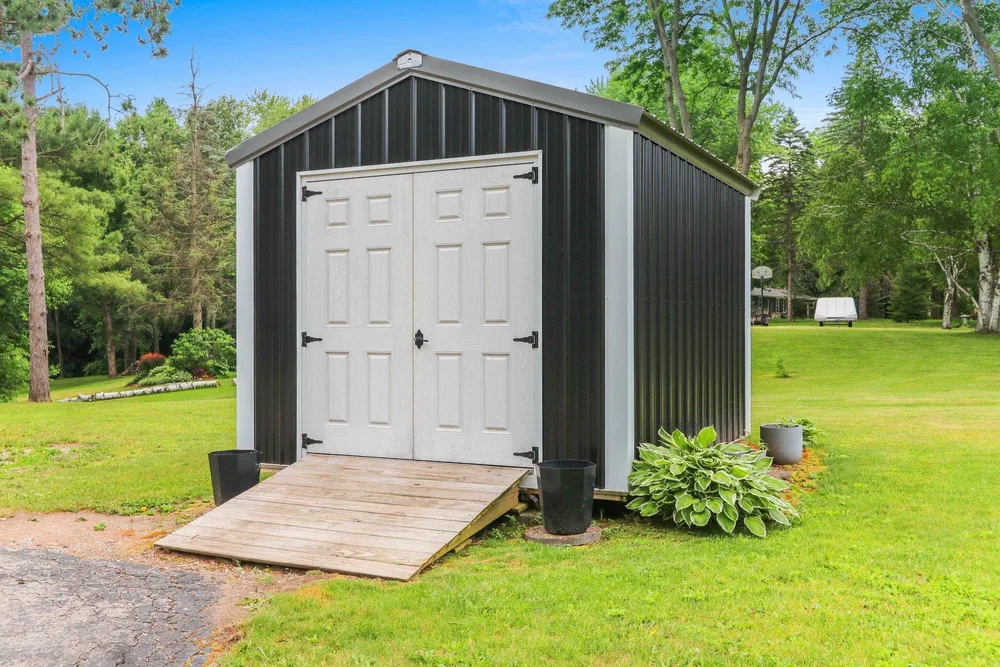 389 Sunlite Dr, Oneida, WI 54155-9218