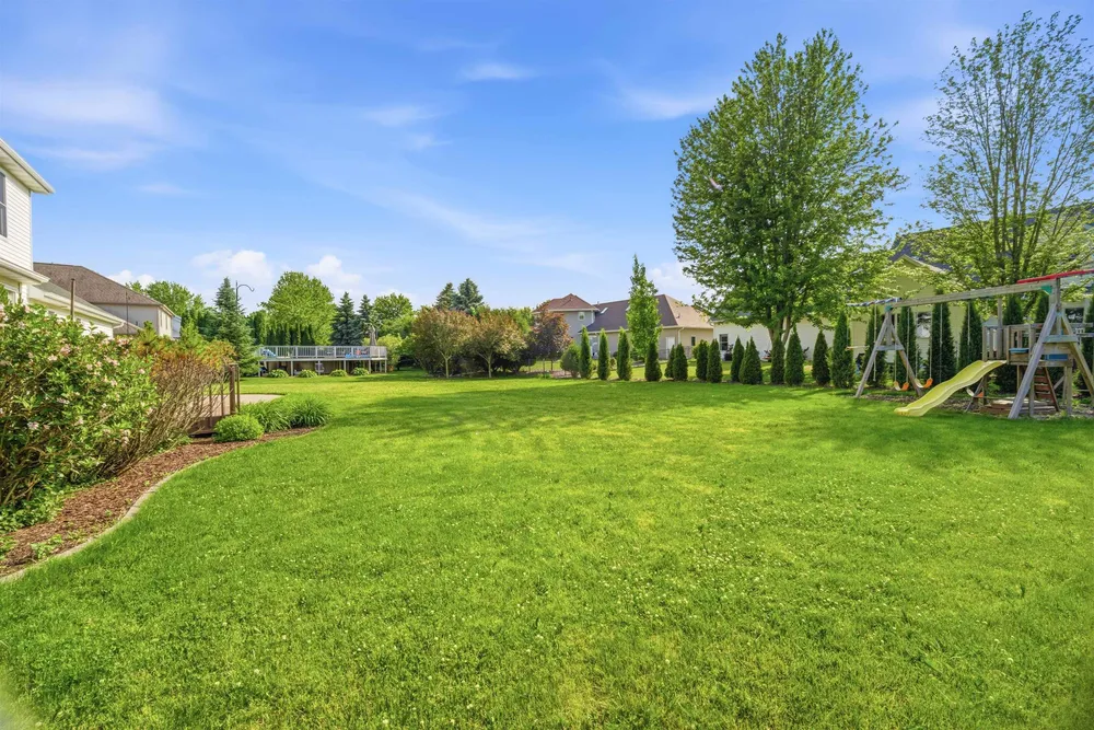 4717 N Tanglewood Dr, Appleton, WI 54913