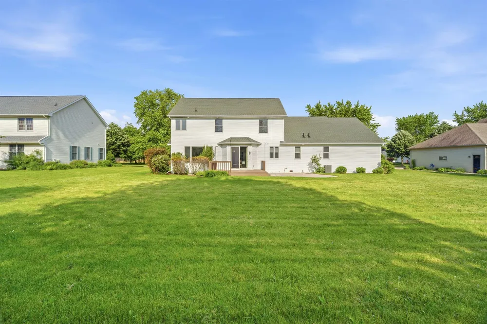 4717 N Tanglewood Dr, Appleton, WI 54913