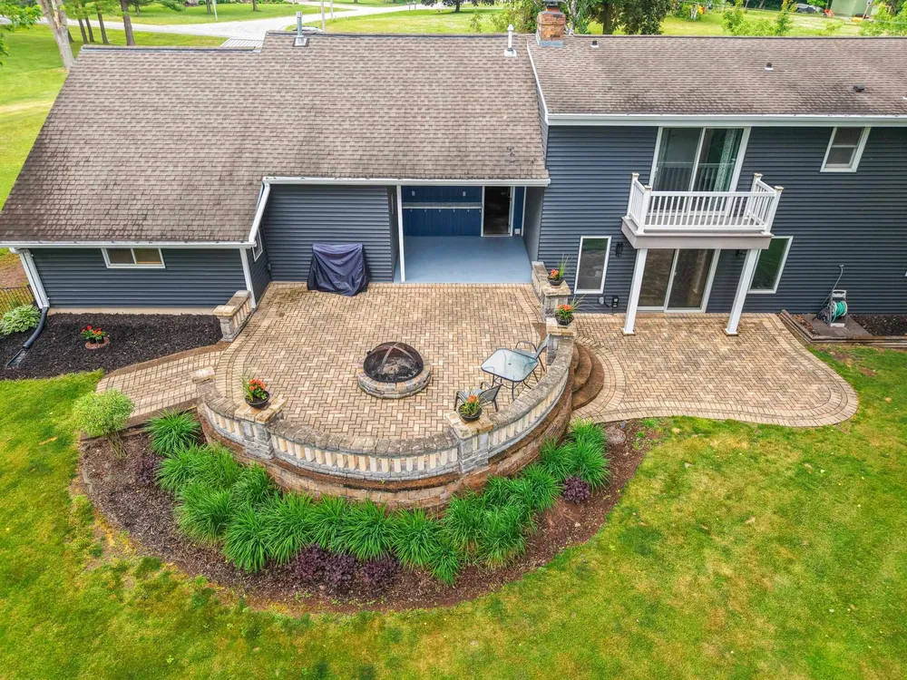 389 Sunlite Dr, Oneida, WI 54155-9218