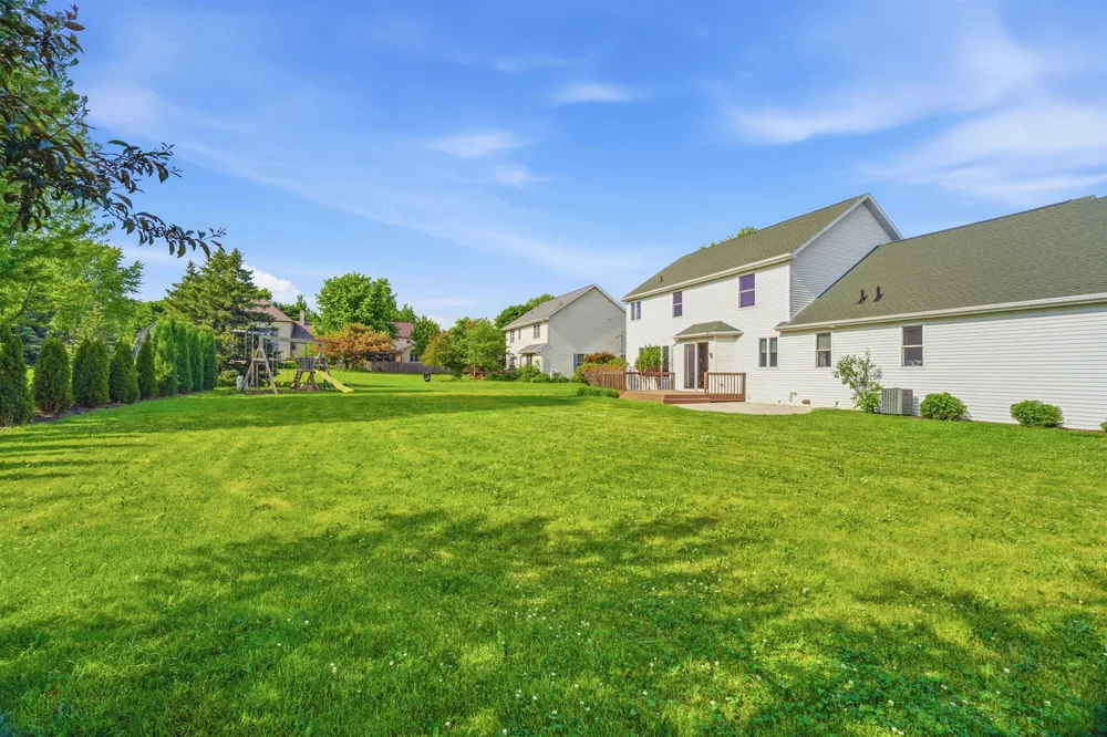 4717 N Tanglewood Dr, Appleton, WI 54913