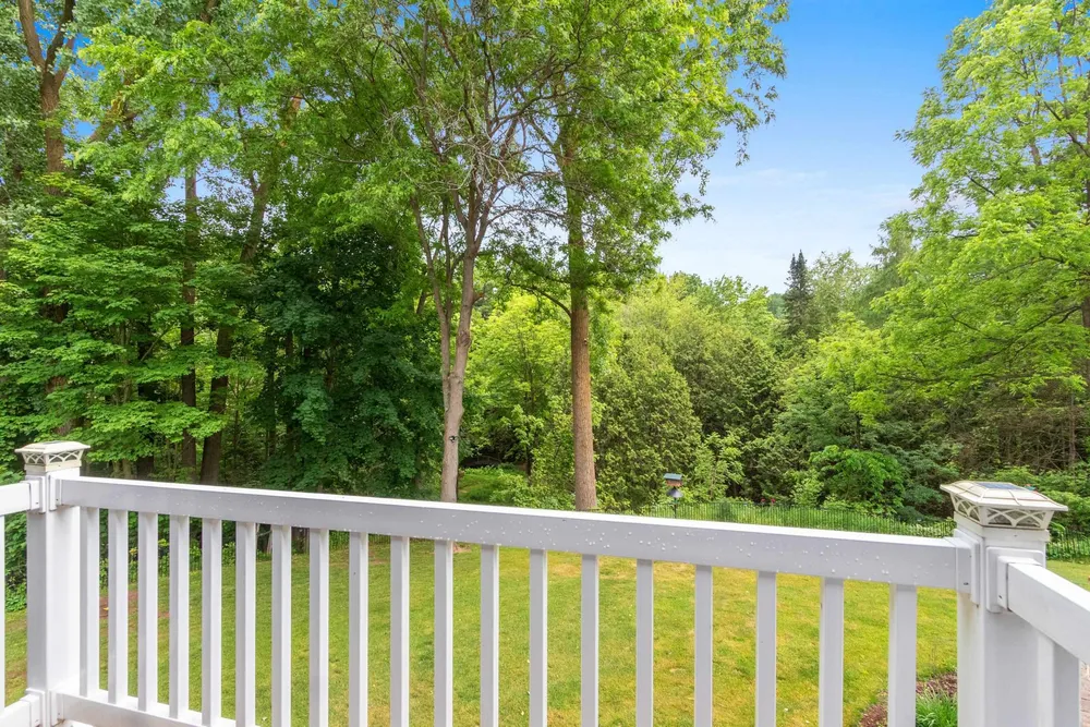 389 Sunlite Dr, Oneida, WI 54155-9218