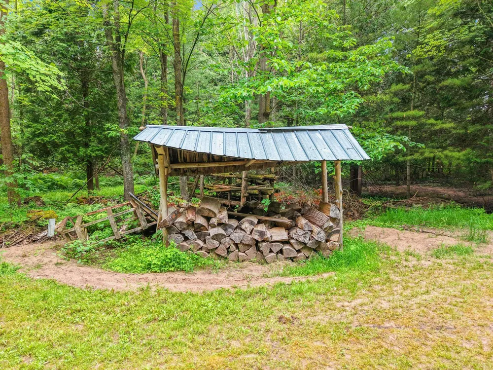 389 Sunlite Dr, Oneida, WI 54155-9218