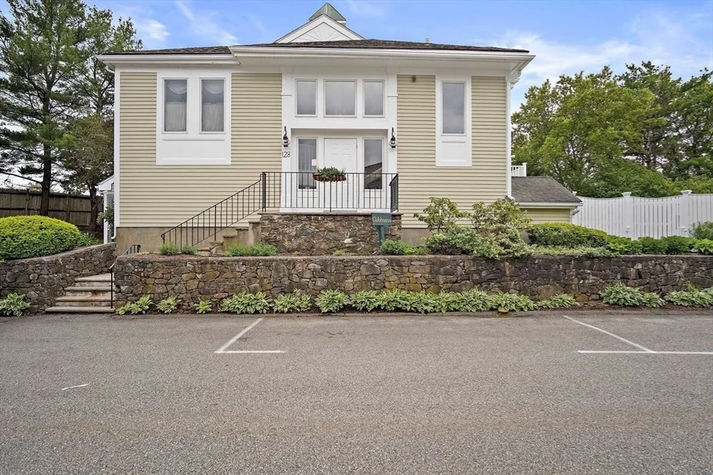 86 Abington Rd, Danvers, MA 01923