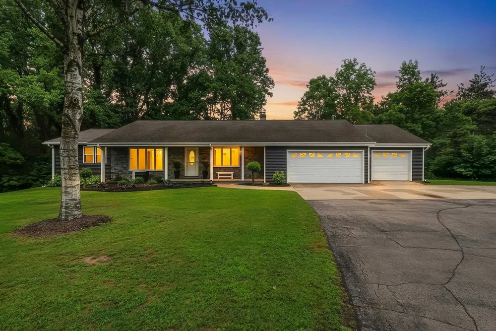 389 Sunlite Dr, Oneida, WI 54155-9218