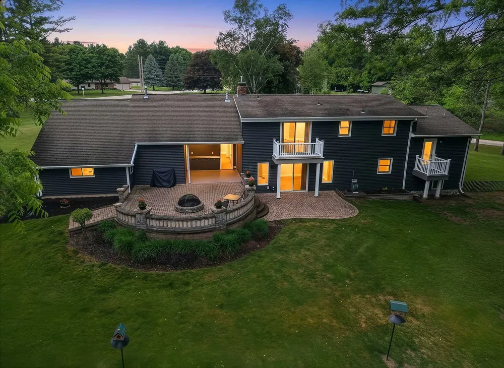 389 Sunlite Dr, Oneida, WI 54155-9218