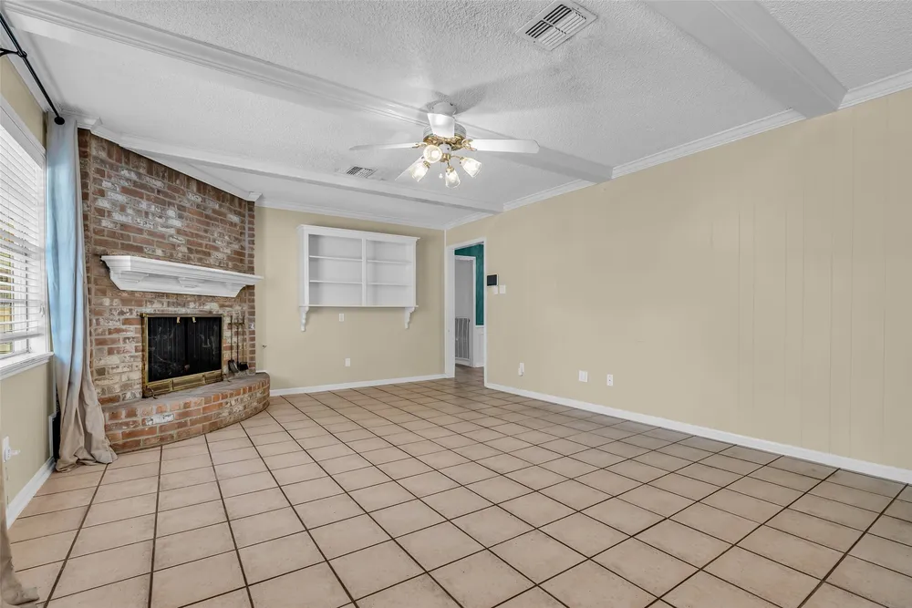 5310 Boyce Springs Dr, Houston, TX 77066
