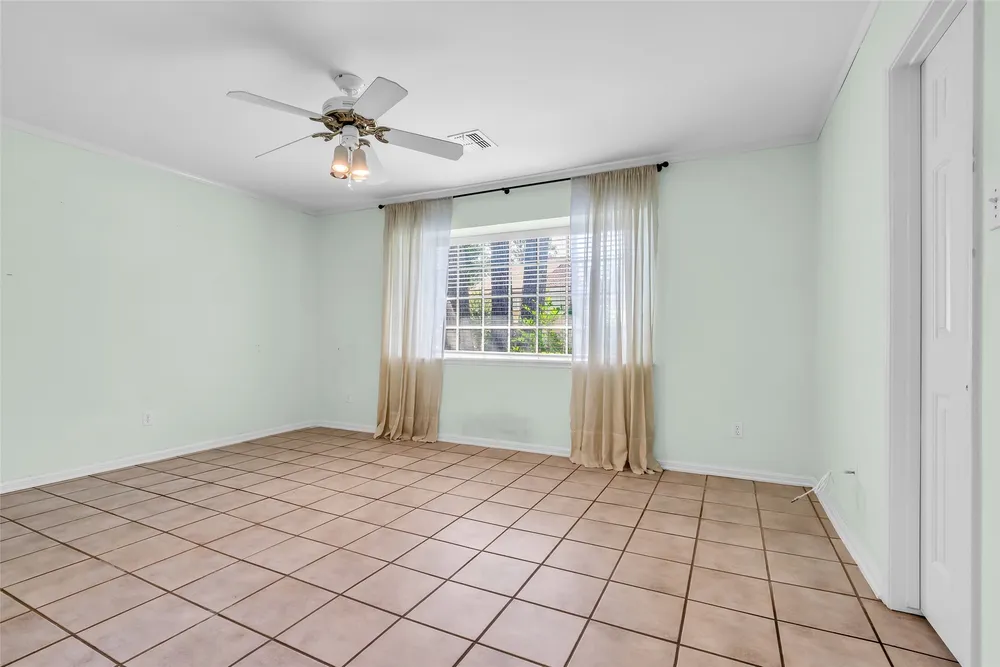 5310 Boyce Springs Dr, Houston, TX 77066