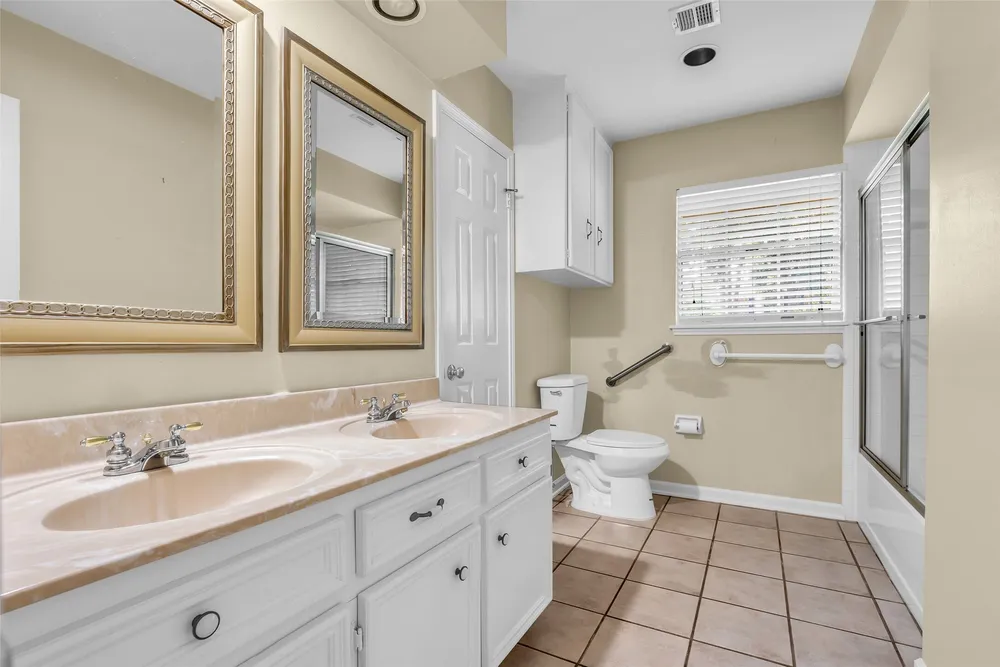 5310 Boyce Springs Dr, Houston, TX 77066