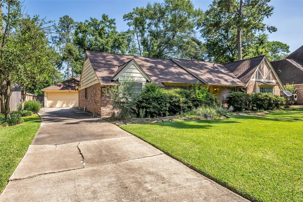 5310 Boyce Springs Dr, Houston, TX 77066