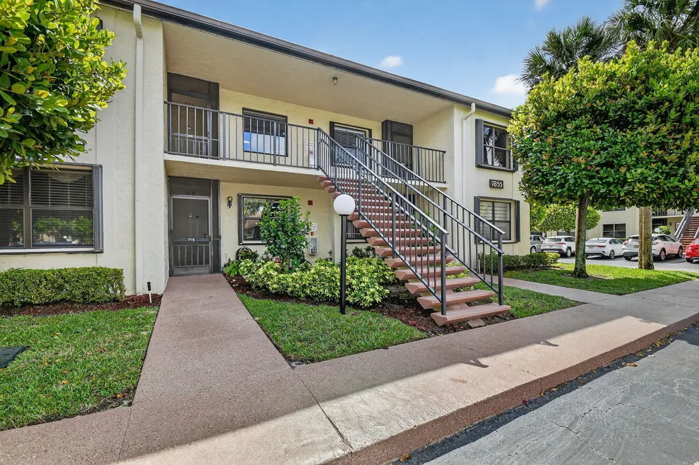 7855 Willow Spring Dr, Lake Worth, FL 33467