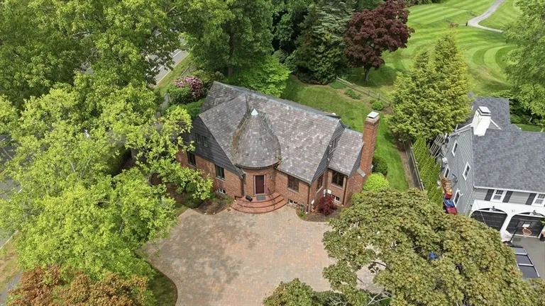 127 Larchmont Rd, Melrose, MA 02176