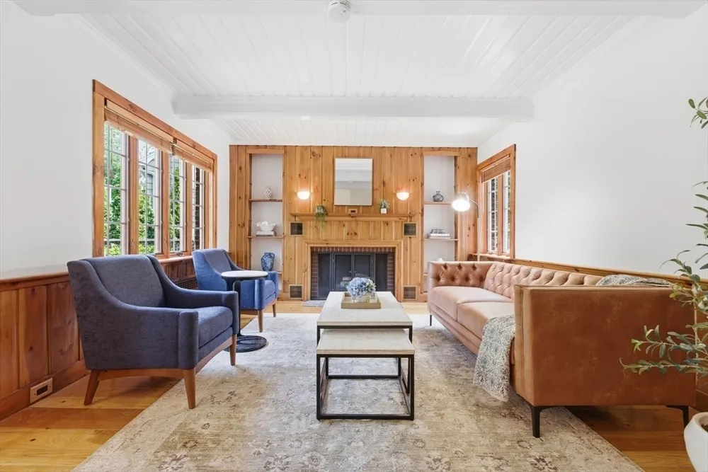 127 Larchmont Rd, Melrose, MA 02176