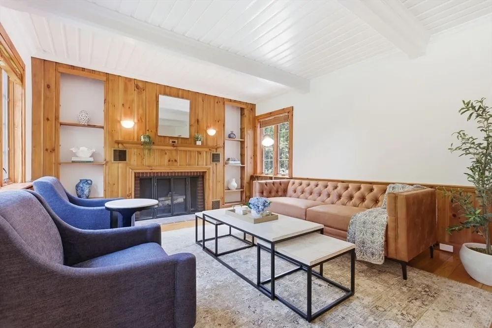 127 Larchmont Rd, Melrose, MA 02176