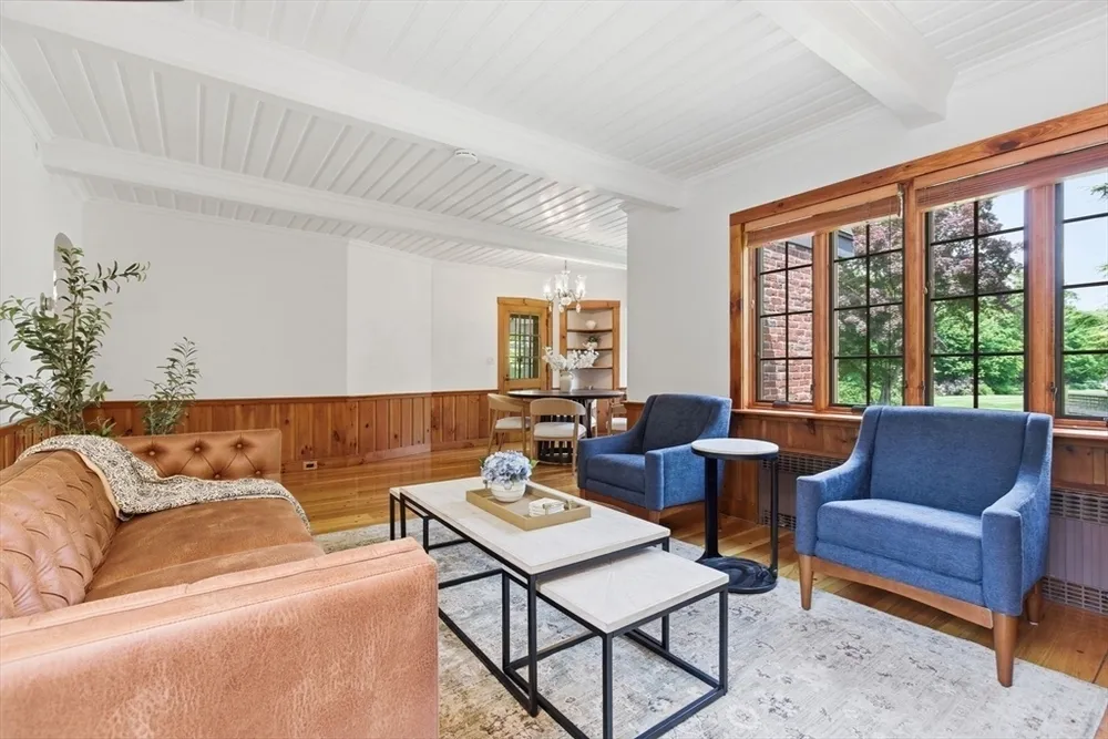 127 Larchmont Rd, Melrose, MA 02176