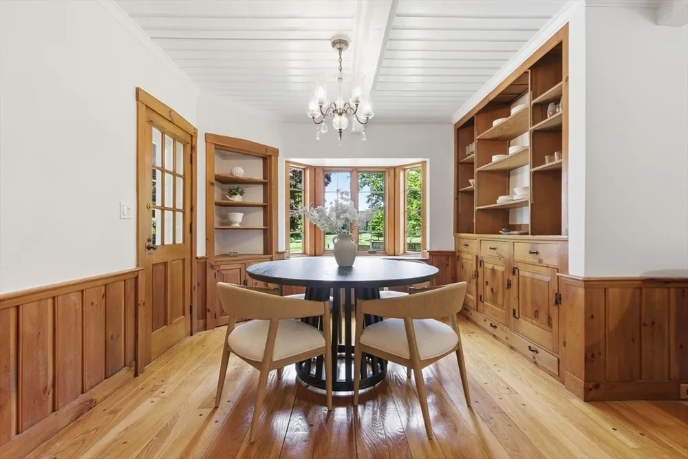 127 Larchmont Rd, Melrose, MA 02176