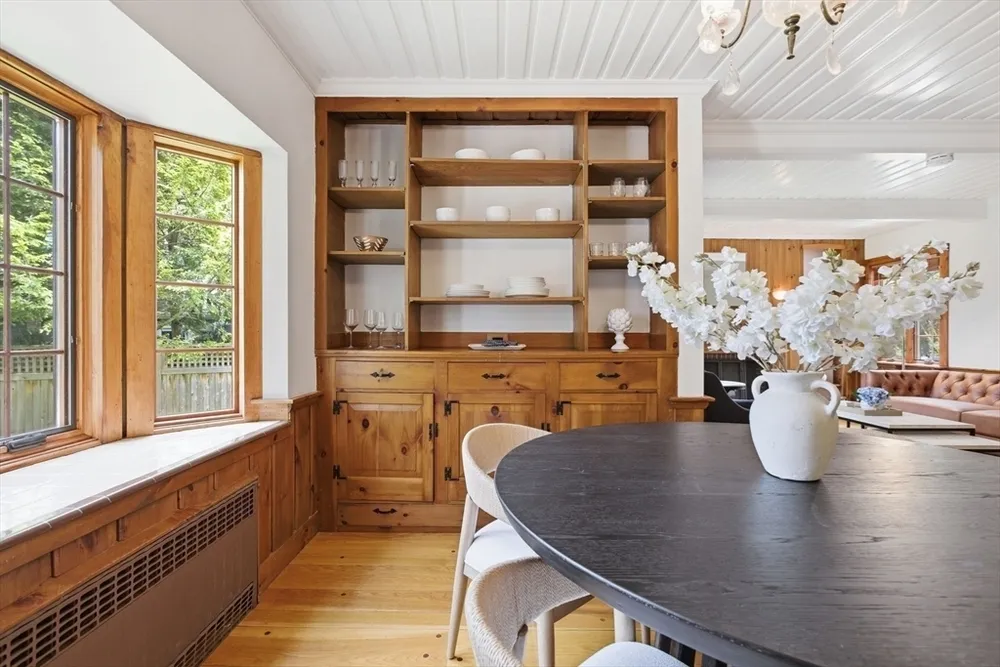 127 Larchmont Rd, Melrose, MA 02176