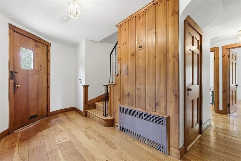 127 Larchmont Rd, Melrose, MA 02176