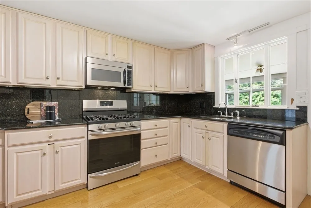 127 Larchmont Rd, Melrose, MA 02176