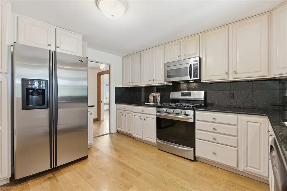 127 Larchmont Rd, Melrose, MA 02176