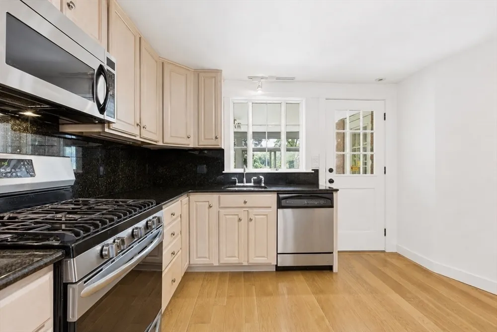 127 Larchmont Rd, Melrose, MA 02176